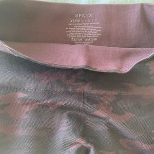 Spanx xs red maroon camo pants leggings
Like new, worn and washed once